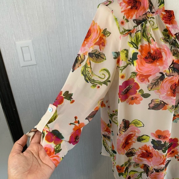 Sheer floral print 3/4 sleeves notchet keyhole - Picture 5 of 10